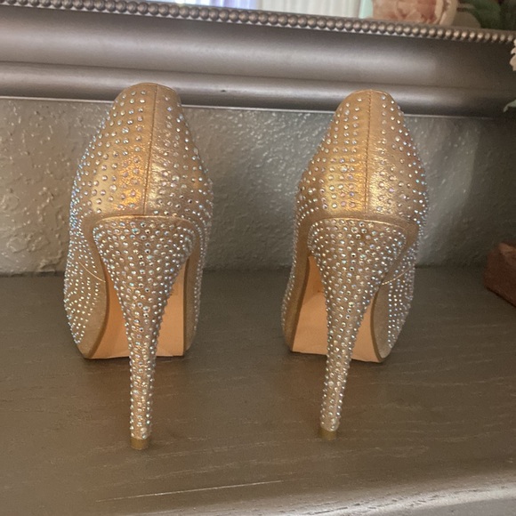 excellent condition, gold shimmery high heels for a night out (ONLY USED ONCE) - Picture 2 of 5